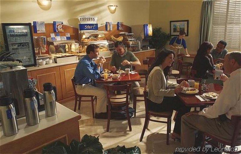 兰乔米拉奇智选假日酒店 兰乔米拉日 餐厅 照片